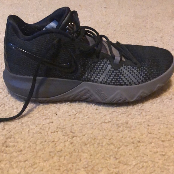 Nike Kyrie Flytraps - Picture 5 of 13